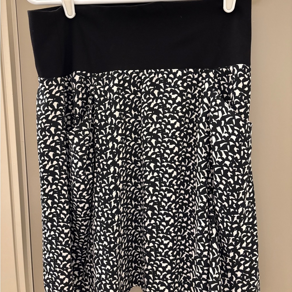 Cabi reversible Black and White Patterned Skirt